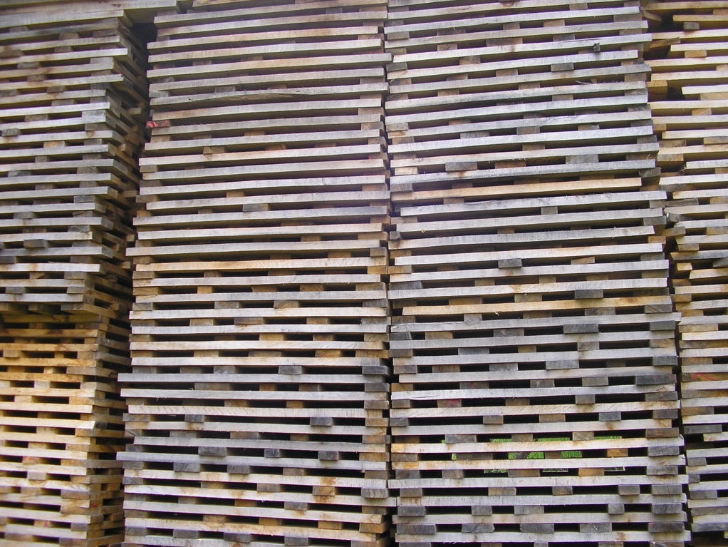 Merrains en cours de séchage pour une durée minimum de 24 mois